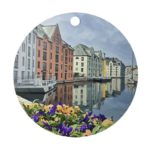 Ålesund rund dekorasjon - Brosund med blomster