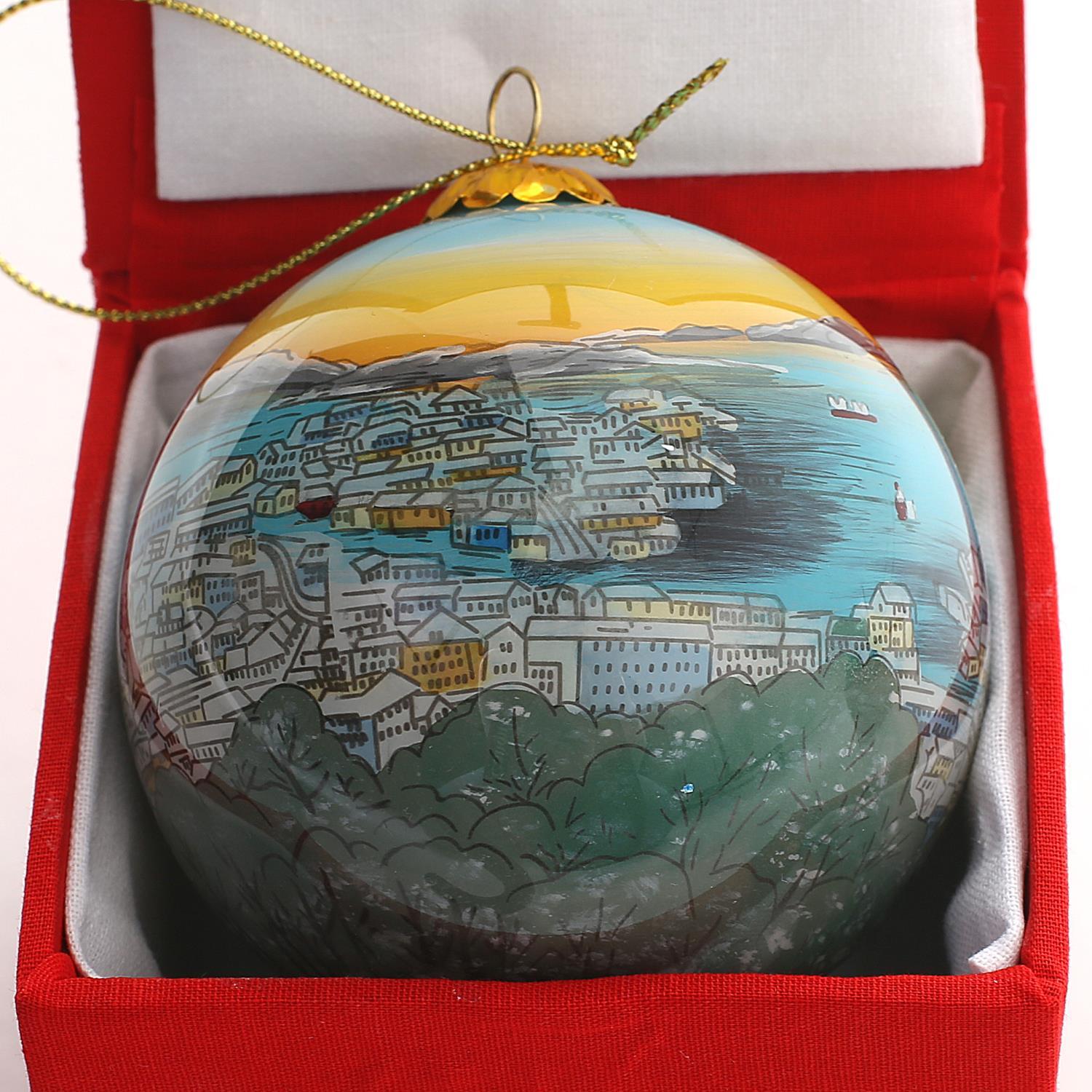 Handmalt-julekule-Alesund_1762951151_69147fefdb159.jpg Håndmalt julekule Ålesund - Bilde 1