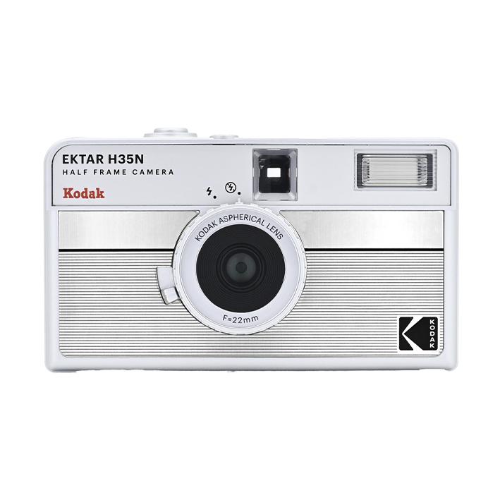 Kodak-Ektar-H35N-Halvformat-Analogkamera-Striped-Silver_1774880661_69ca87955962e.jpg Kodak Ektar H35N Halvformat Analogkamera Striped Silver - Bilde 1